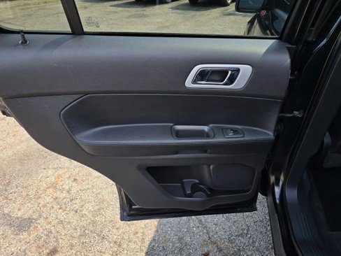 Used 2015 Ford Explorer XLT w/ Equipment Group 202A image 12