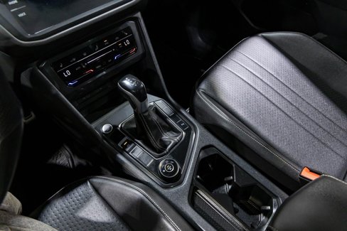 Used 2022 Volkswagen Tiguan SE R-Line image 13