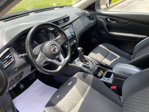 Used 2017 Nissan Rogue SV image 8