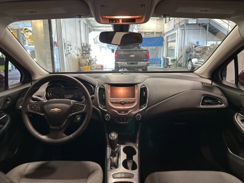 Used 2017 Chevrolet Cruze LT image 14