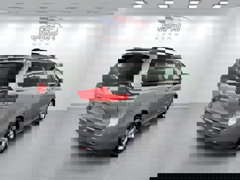 Used 2011 Toyota Sienna LE image 4