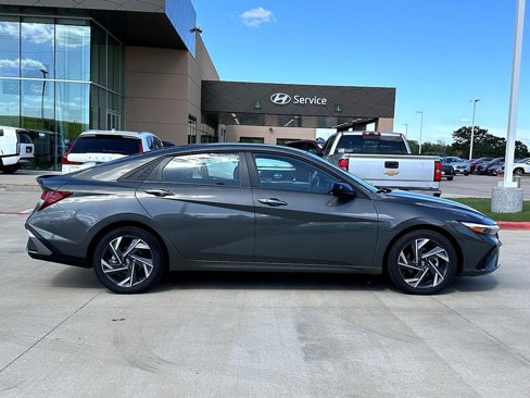 Used 2025 Hyundai Elantra Sport image 8
