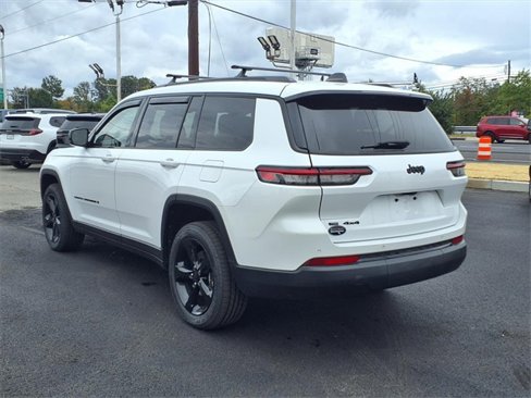 Used 2022 Jeep Grand Cherokee L Laredo image 6