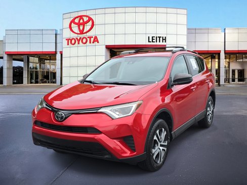 Used 2017 Toyota RAV4 LE image 1