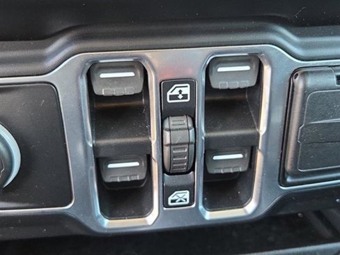 Used 2020 Jeep Gladiator Overland image 14