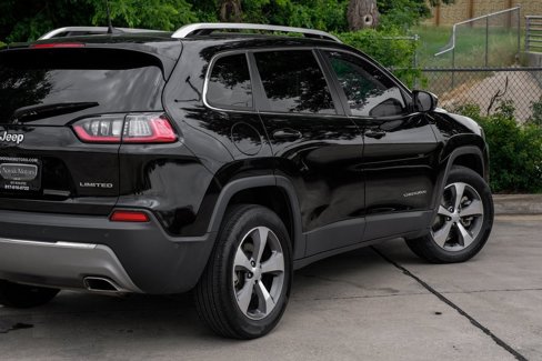 Used 2021 Jeep Cherokee Limited w/ Elite Package image 18