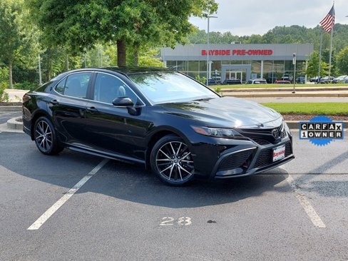 Used 2023 Toyota Camry SE image 2