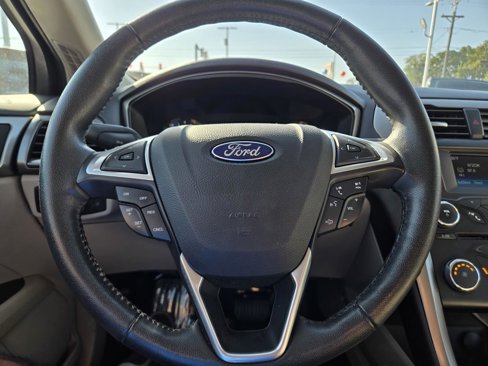 Used 2017 Ford Fusion SE image 17