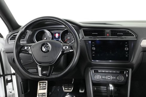 Certified 2021 Volkswagen Tiguan SE R-Line image 3