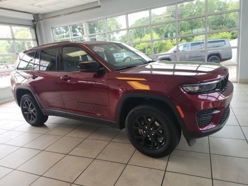 Certified 2024 Jeep Grand Cherokee Altitude image 6