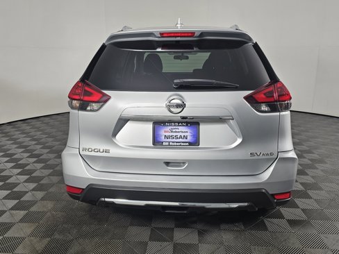 Used 2018 Nissan Rogue SV image 5