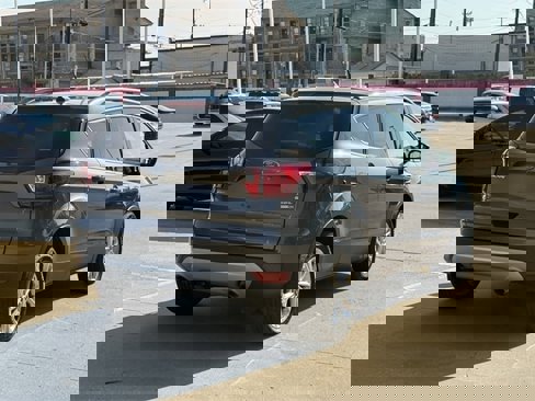 Used 2019 Ford Escape SEL image 4