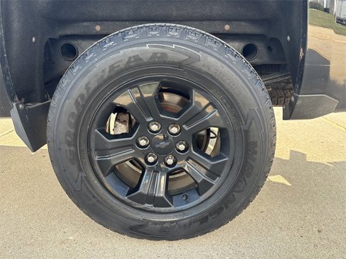 Used 2017 Chevrolet Silverado 1500 LT w/ Midnight Edition image 32