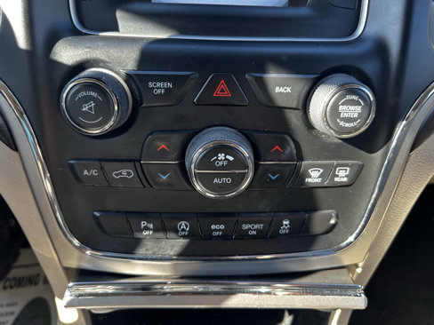 Used 2017 Jeep Grand Cherokee Laredo w/ Quick Order Package 2BE image 35