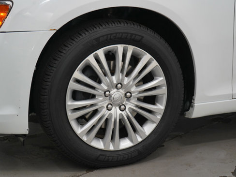 Used 2014 Chrysler 300 AWD w/ Driver Convenience Group image 27