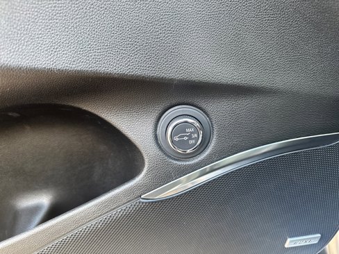 Used 2022 Buick Enclave Premium image 9