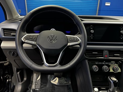 Used 2023 Volkswagen Taos SE image 14