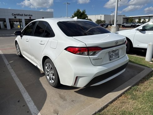 Used 2022 Toyota Corolla LE image 4