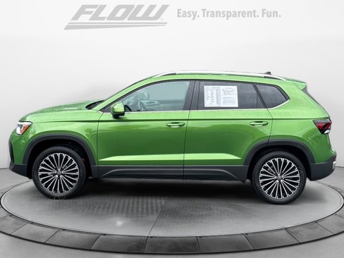 Used 2025 Volkswagen Taos SE image 5