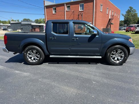 Used 2019 Nissan Frontier SL image 2