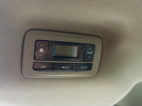 Used 2013 Toyota Sienna LE image 25