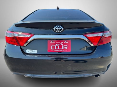 Used 2017 Toyota Camry SE image 7