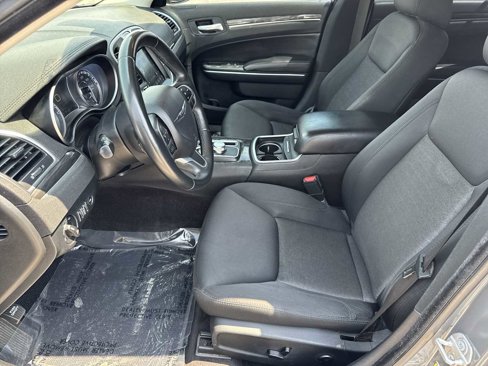 Used 2018 Chrysler 300 Touring w/ Driver Convenience Group image 10