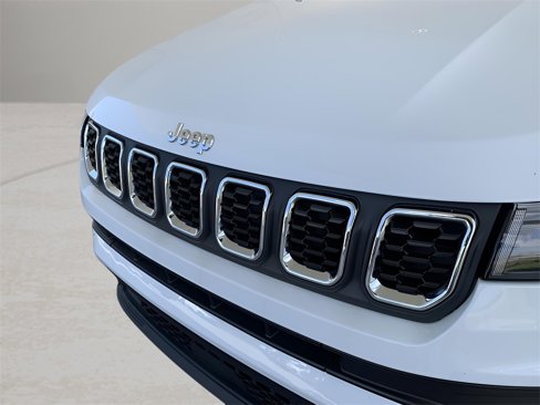 Certified 2024 Jeep Compass Latitude image 2