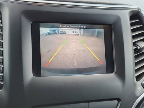 Used 2019 Jeep Cherokee Latitude w/ Popular Appearance Group image 14