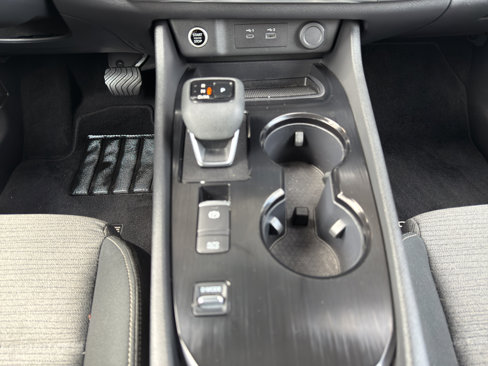 Used 2023 Nissan Rogue SV image 26
