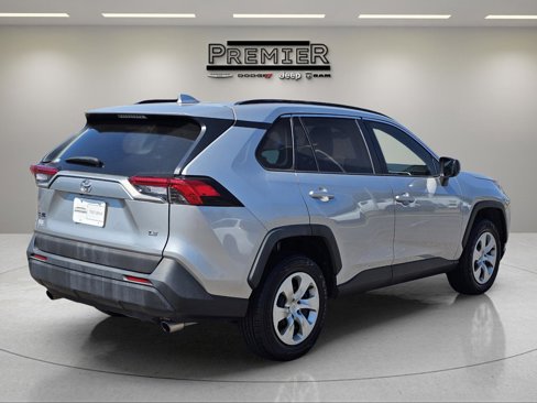 Used 2019 Toyota RAV4 LE image 8