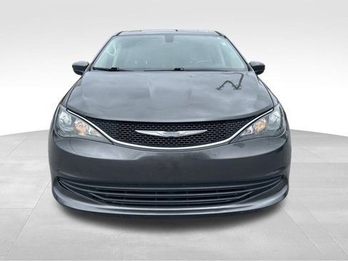 Used 2017 Chrysler Pacifica LX image 2