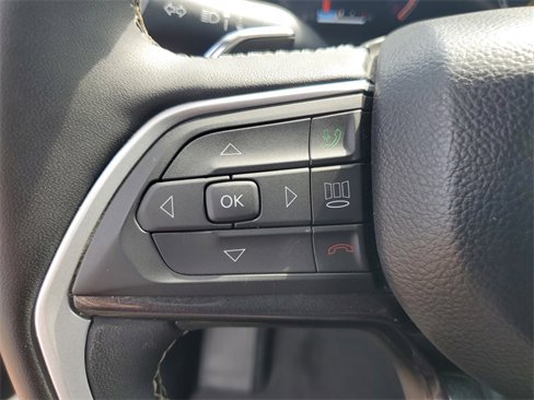 Used 2023 Jeep Grand Cherokee Laredo image 11
