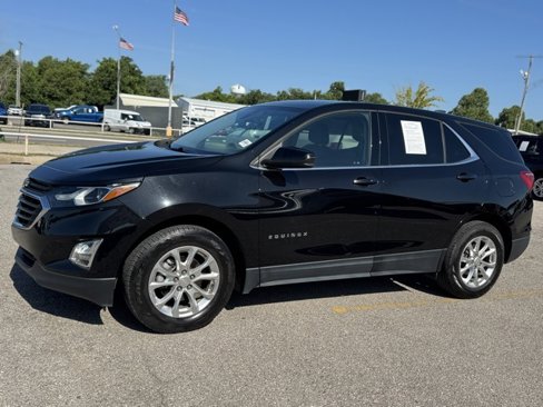 Used 2020 Chevrolet Equinox LT w/ Driver Convenience Package image 3
