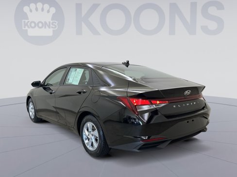 Used 2023 Hyundai Elantra SE image 4