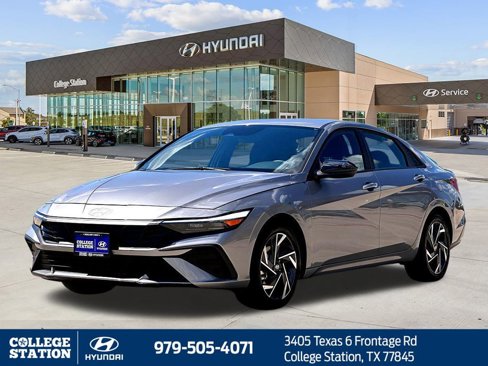 Used 2025 Hyundai Elantra Sport image 3