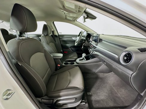 Used 2023 Kia Forte LXS image 28