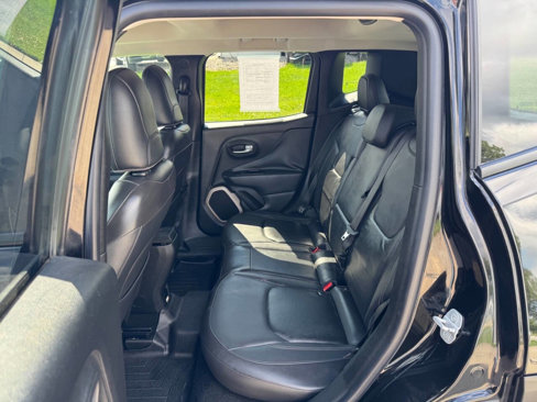 Used 2015 Jeep Renegade Limited image 12