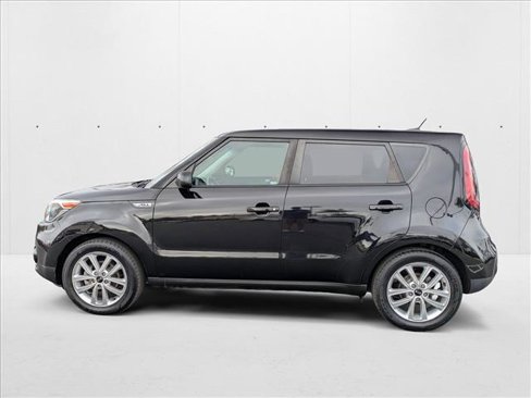 Used 2017 Kia Soul + image 9
