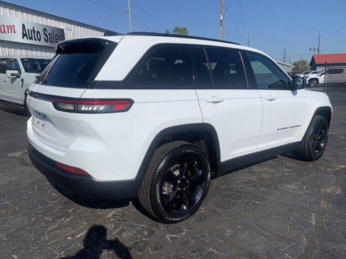 Used 2024 Jeep Grand Cherokee Altitude image 8