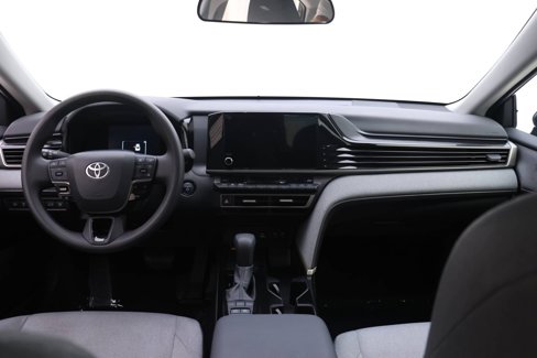 Used 2025 Toyota Camry LE image 5