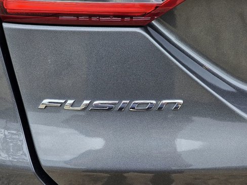 Used 2017 Ford Fusion Titanium image 6