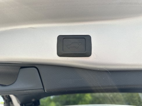 Used 2021 Toyota RAV4 Limited image 20