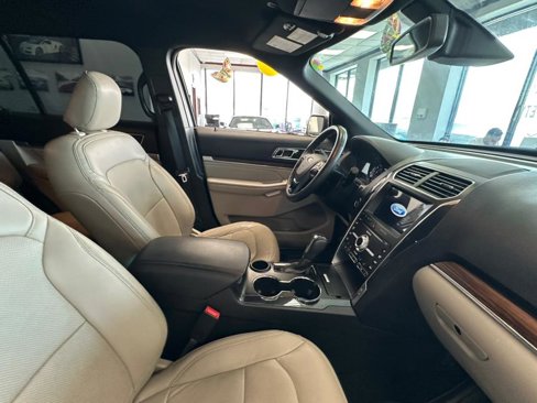 Used 2019 Ford Explorer Limited w/ Ford Safe & Smart Package image 48