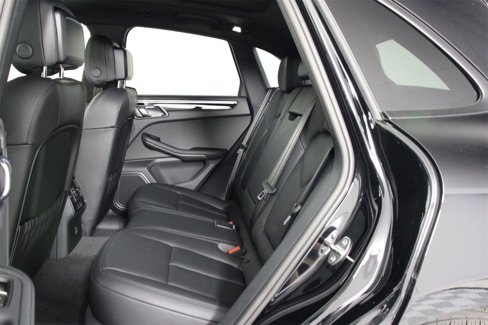 New 2026 Porsche Macan image 18