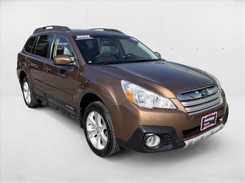 Used 2013 Subaru Outback 2.5i Limited image 3