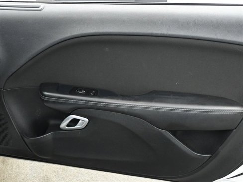 Used 2015 Dodge Challenger SXT image 14