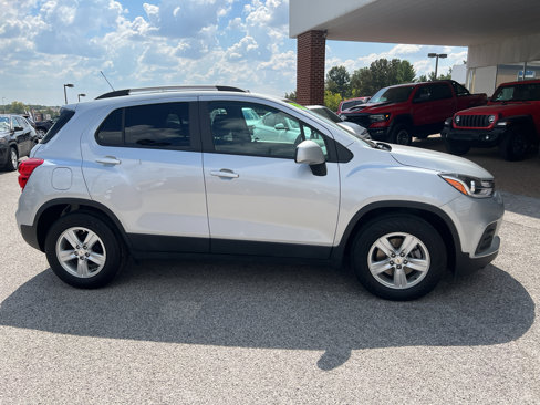 Used 2022 Chevrolet Trax LT w/ LT Convenience Package image 4