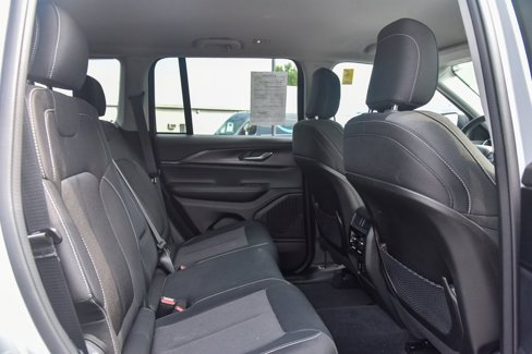 Certified 2023 Jeep Grand Cherokee Laredo w/ Luxury Tech Group I image 11