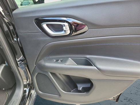 New 2026 Jeep Compass Latitude image 17